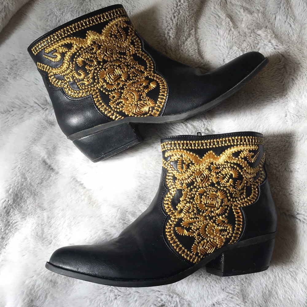 Forever 21 | Gold Embroidered Cowboy Black Boot